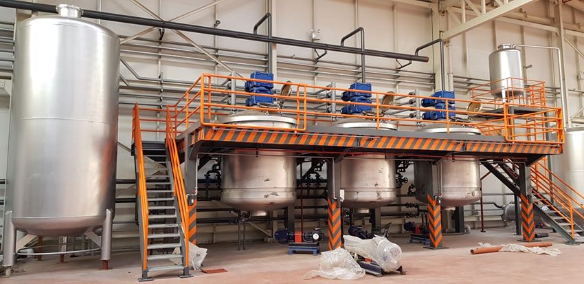 Industrial grease production plant with heating and mixing units